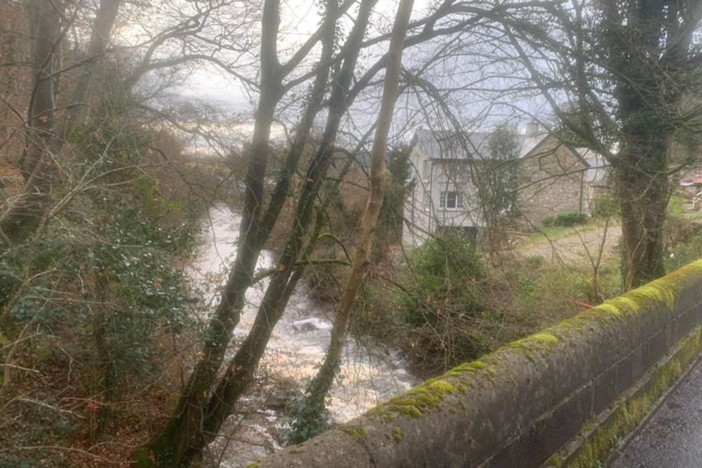 Дома для отпуска Stone Cottage By The River Донегол-44